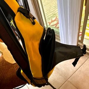 Great, yellow cross body bag that is perfect for travel.